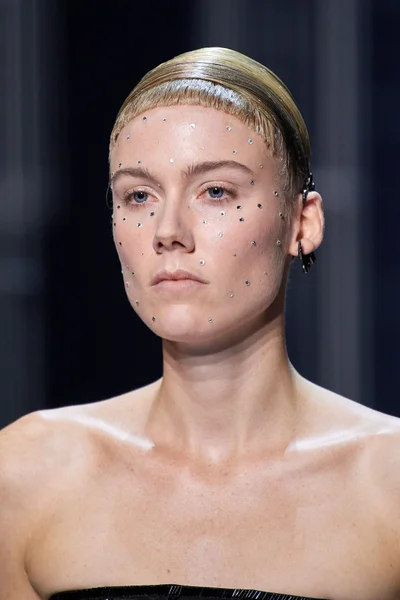 Look 18